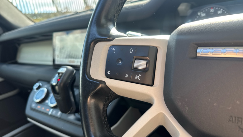 Land Rover Defender 3.0 D300 SE 110 5dr Auto Diesel Estate